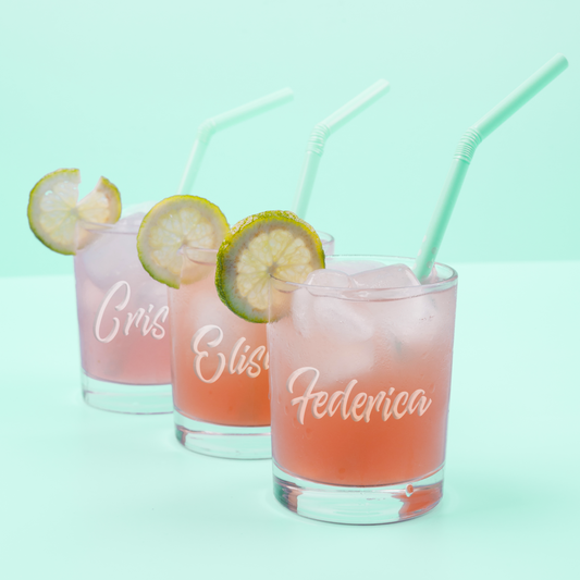 Tumbler con scritta incisa a mano